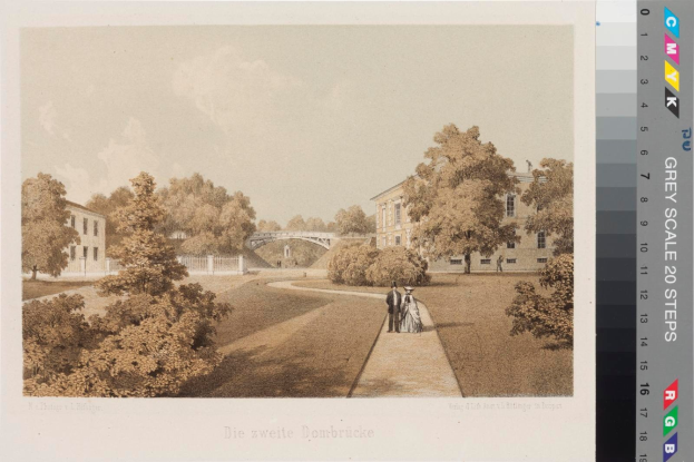Eine Zeichnung eines Parks mit Menschen, Bäumen, Gebäuden, einer Brücke und einem bewölkten Himmel; unten steht der Text "Die zweite Dombrücke in Düsseldorf".