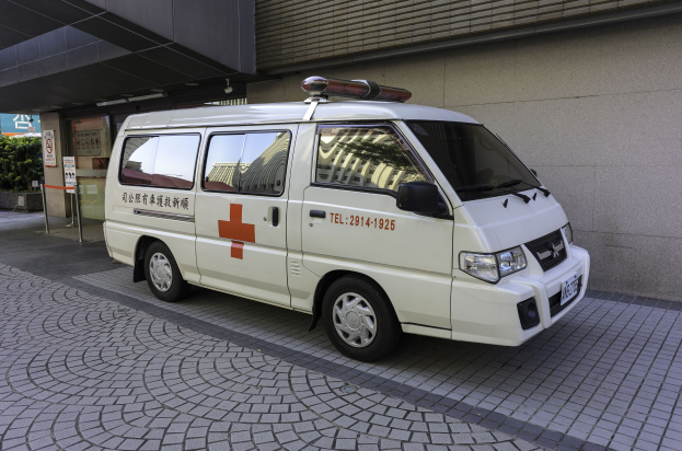 FW-DE: Hilfloser Mensch in Wohnung - Nachbar ermöglicht Zugang - Tierrettung und Verkehrsunfall am Dienstagnachmittag