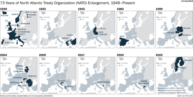 Eine Karte, die die 73-jährige Erweiterung der Nordatlantikvertragsorganisation (NATO) von 1949 bis heute zeigt, mit farblich kodierten Regionen und zusätzlichen Informationen oben.