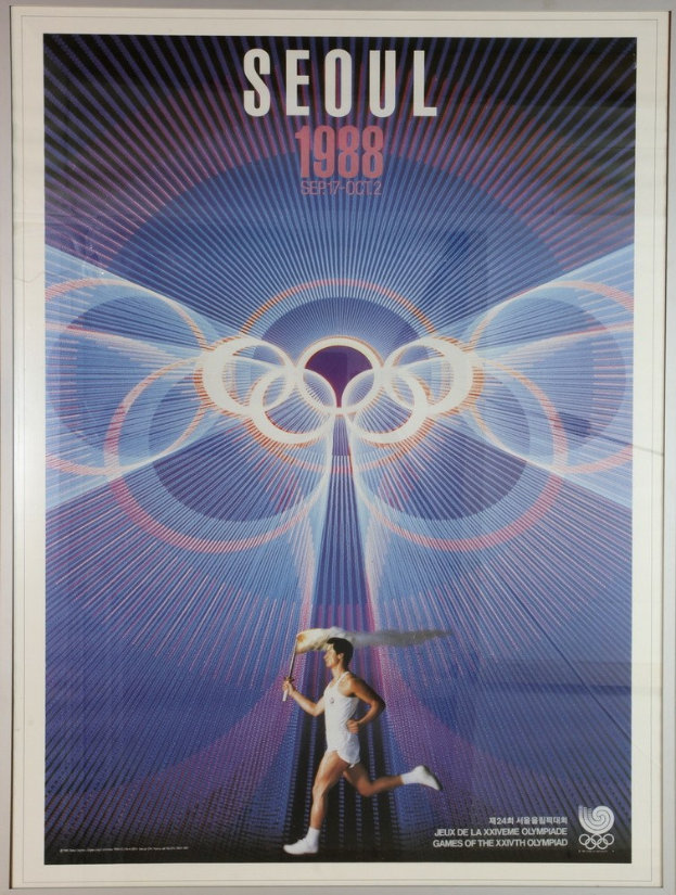 Plakat für die Olympischen Spiele 1988 in Seoul mit einem Läufer im Hintergrund und dem Text 'Olympische Spiele' oben.