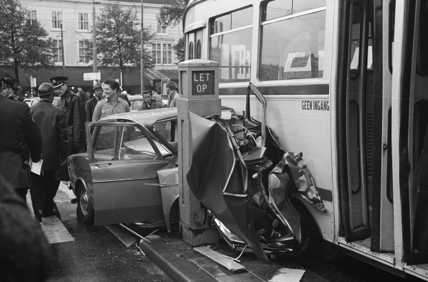 POL-VIE: Schwerer Unfall mit einem Linienbus - mehrere Verletzte