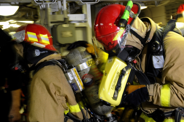 FW Mechernich: Feuerwache Kommern trainiert am Feuerwehrer Institut in Düren-Stockheim
