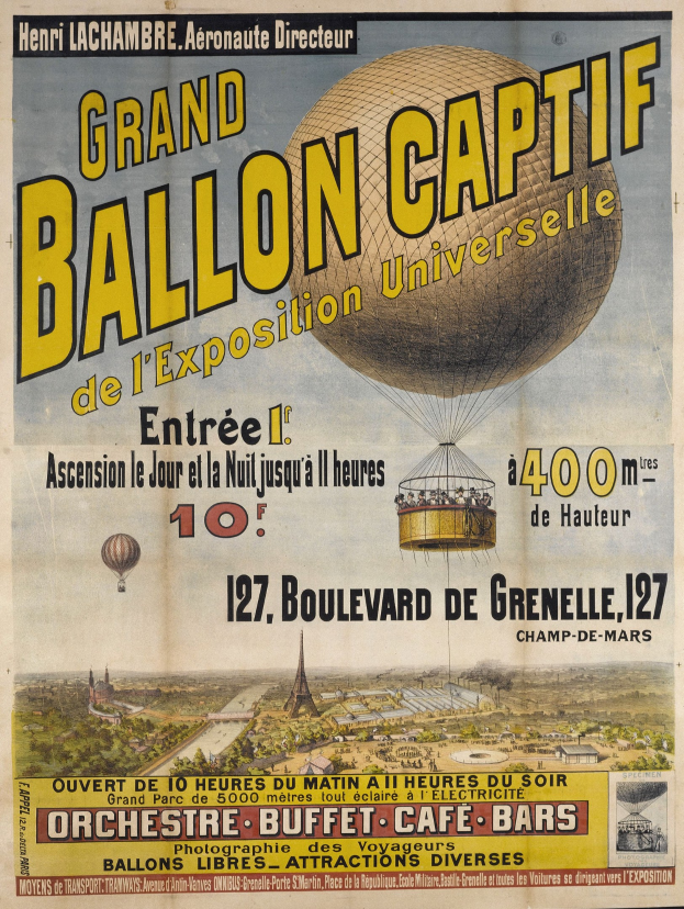 Alter Plakatwerbung für den großen Gefangenenballon auf der Weltausstellung, mit Heißluftballons, Gebäuden, Bäumen und Text.
