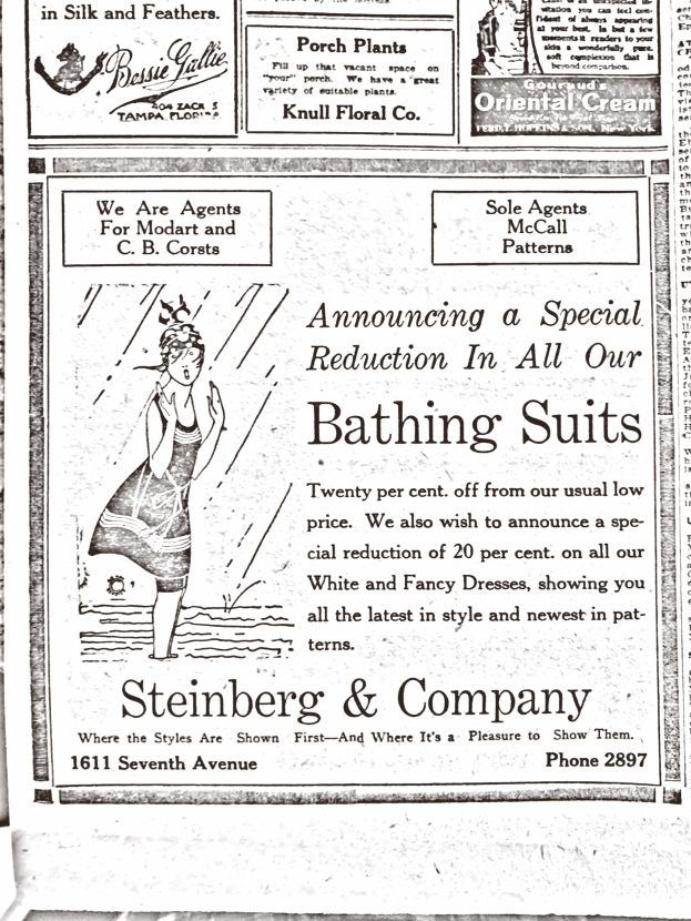 Eine Frau in einem weißen hochgeschlossenen, langärmeligen Kleid mit ihrem Haar zu einem Knoten gebunden, die in der Mitte einer Steinberg & Company-Badeanzugwerbung steht, umgeben von Text.