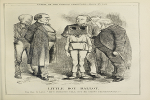 Zeichnung eines kleinen Jungen mit einer Kamera in der Hand, umgeben von Menschen, mit dem Text unten 'Kleiner Junge Stimmzettel'.