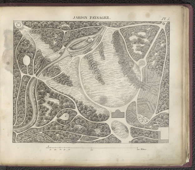 Ein altes Buch mit einer detaillierten Karte eines Parks auf dem Cover, das Bäume, Sträucher und andere Vegetation zeigt, begleitet von Text über den Park und seine Umgebung.