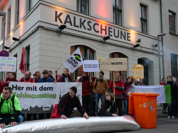Streiks in Solingen sollen am Montag wieder aufgenommen werden - Verwaltung, Kindergärten, Bäder, Busse und mehr betroffen