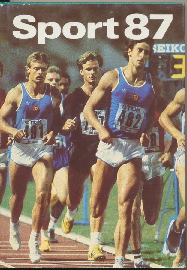 Buchumschlag mit einer Gruppe von Männern, die auf einer Laufbahn laufen, beschriftet mit 'Sport 87', mit Laufschuhen visible während eines Rennens.