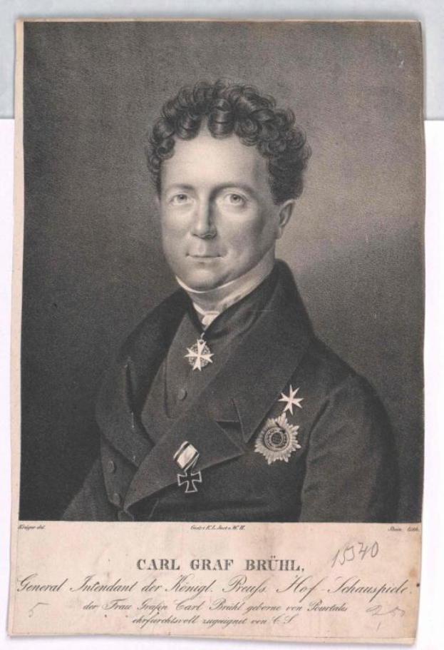 Schwarzes und weißes Portr├Ąt von Carl Graf Bruhl, einem General des Deutschen Reichs in einem mit Medaillen verzierten Mantel, mit Text unten.