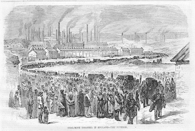 Eine Schwarz-Weiß-Zeichnung einer Gruppe von Menschen, die vor einer Fabrik mit Häusern und Rauch aus den Schornsteinen im Hintergrund stehen, mit Text unten, der 'Kohlebergbau-Katastrophe in England das Ende' lautet.