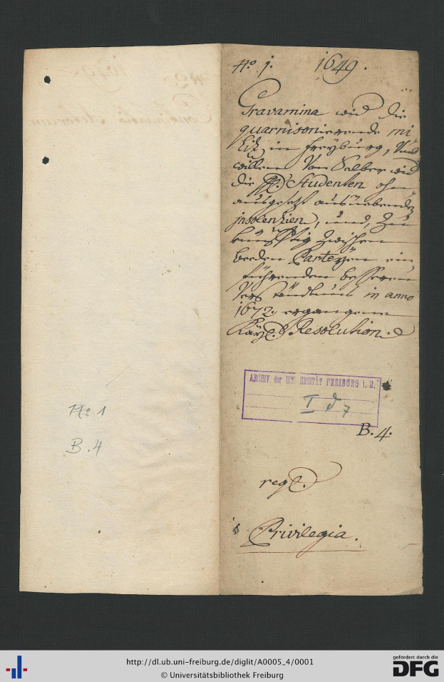 Offenes Buch mit handgeschriebenem Text und Wasserzeichen, wahrscheinlich ein Dokument der Bundesrepublik Deutschland.
