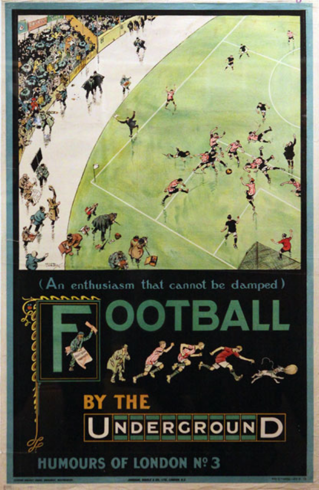 Ein Vintage-Plakat, das ein Fußballspiel ankündigt, mit der Aufschrift "Football by the Underground - Humours of London No. 3", zeigt eine Zuschauermenge in einem Stadion.