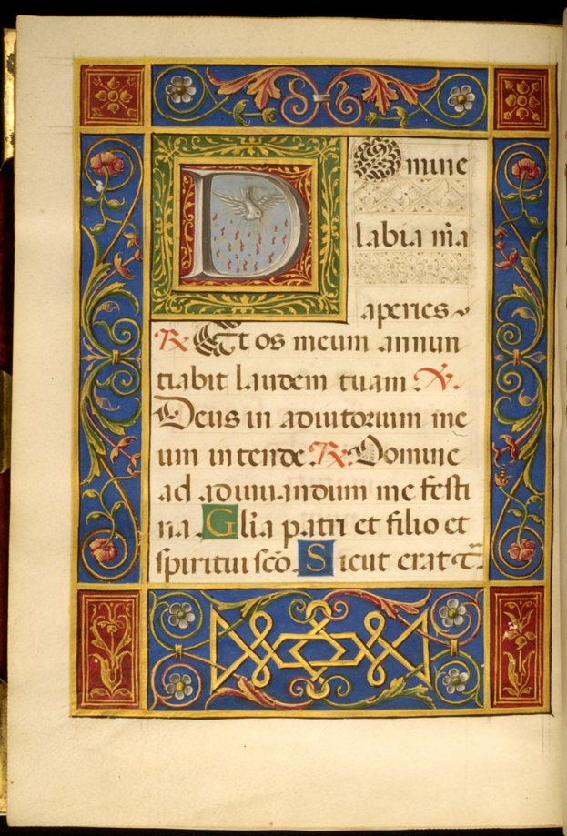 Ein offenes Buch mit einer illuminierten Handschrift, die ein großes, verziertes 'D' zeigt, umgeben von detaillierten Entwürfen und Text in leuchtenden Farben.